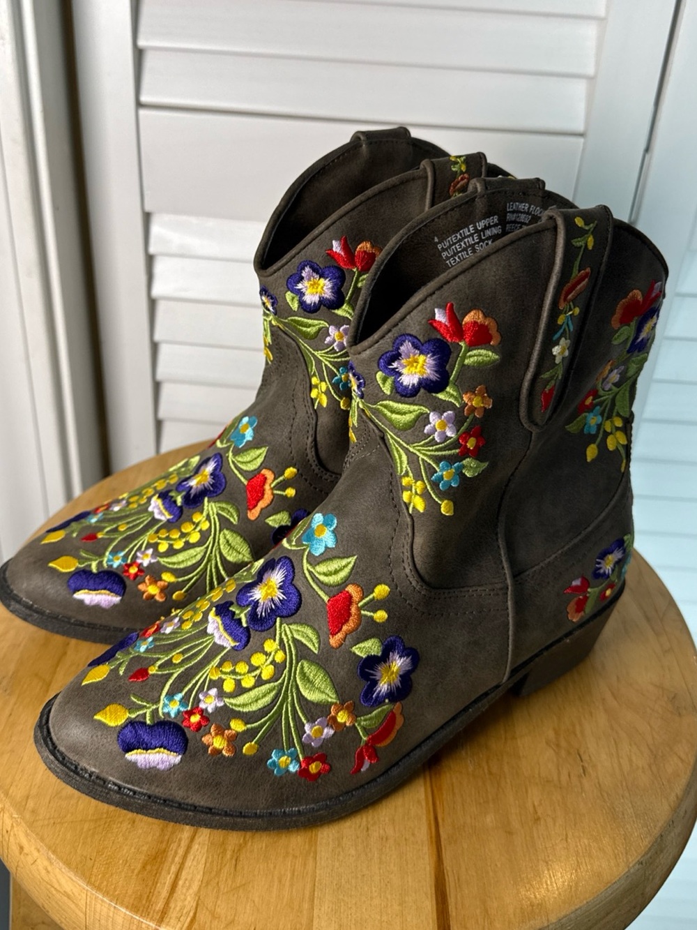 Betseyville Reece Floral Embroidered Ankle Cowboy Boots Girl Sz 4